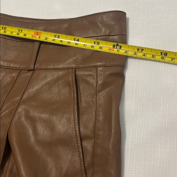 PAIGE Brown faux leather shorts SZ 10 high-rise fit pleated front pockets casual - Picture 7 of 15